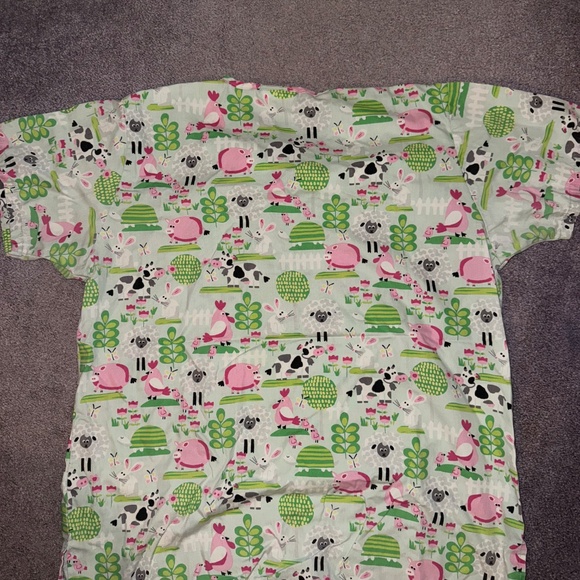 Women’s Printed Scrub Tops - Picture 12 of 16